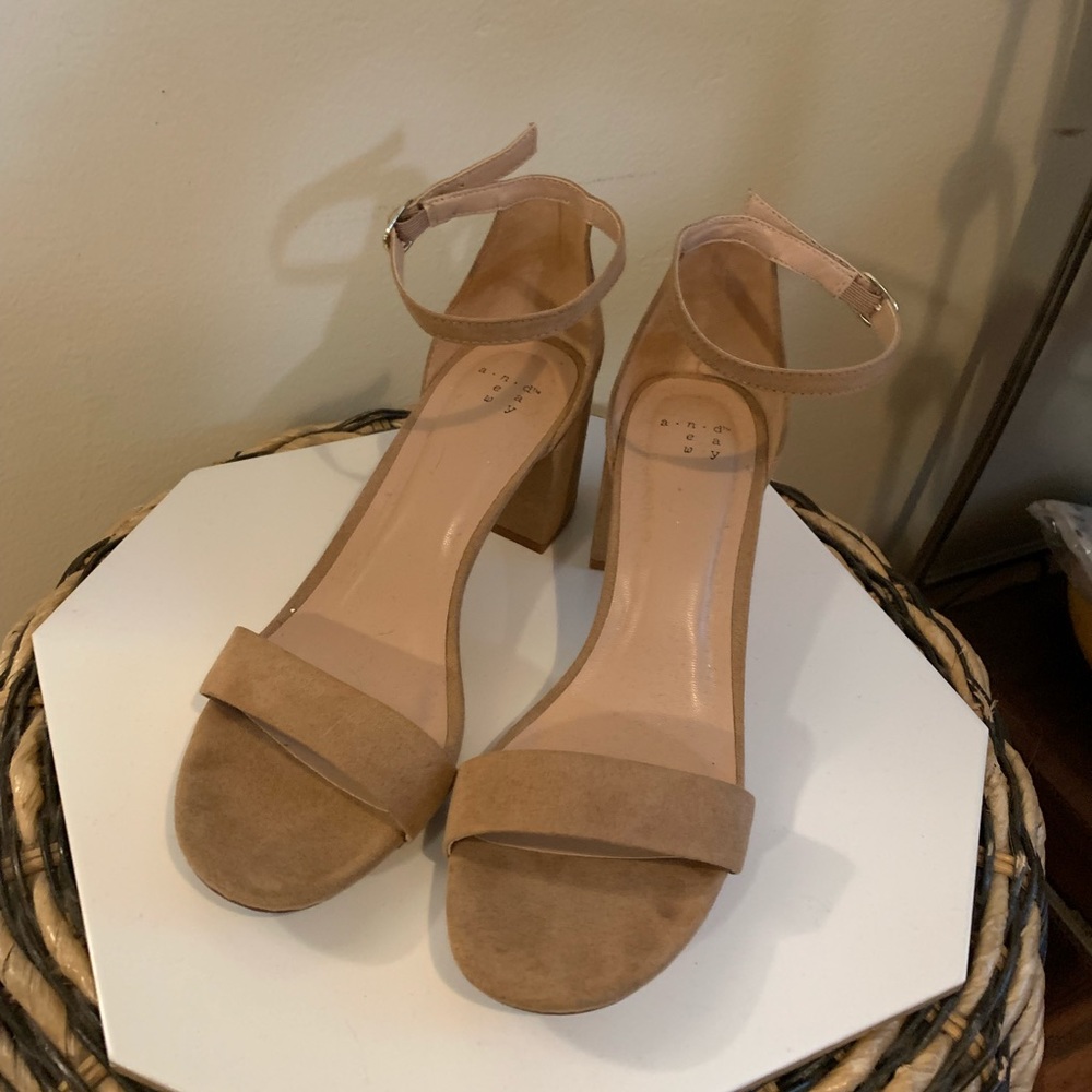 A New Day tan dress sandals 7.5